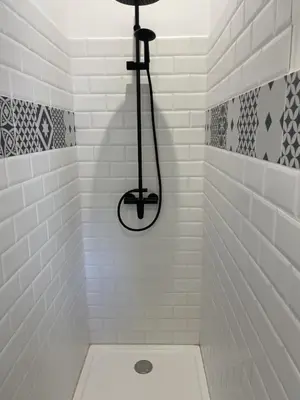a bathroom with a shower with white tiles at Le Mas de l'eau - Piscine Privative in Quarante