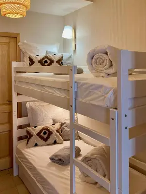 a room with two bunk beds and a door at Le Repaire Légendaire in Carcassonne