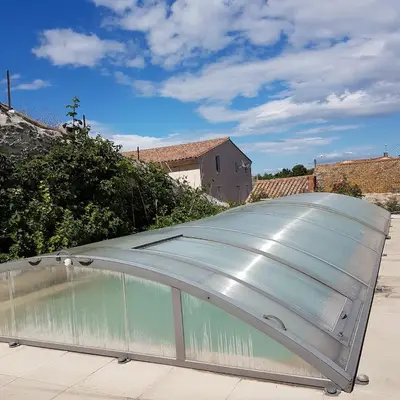 a metal cover on the roof of a house at Gîte de la tour avec piscine entre Carcassonne et narbonne in Capendu