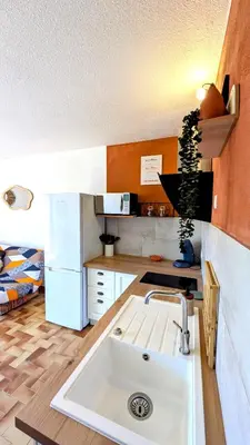 a kitchen with a white sink in a kitchen at LE FIEF, T2 au pied de la plage, Climatisation in Port-la-Nouvelle