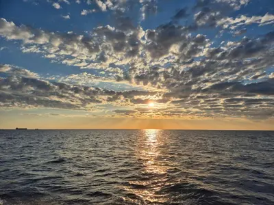 a sunset over the ocean on a ship at LE FIEF, T2 au pied de la plage, Climatisation in Port-la-Nouvelle