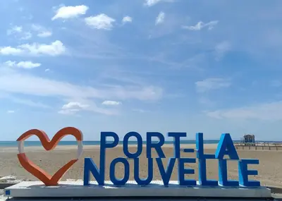 a sign that saysporta roule on the beach at LE FIEF, T2 au pied de la plage, Climatisation in Port-la-Nouvelle