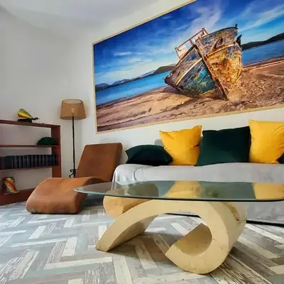 Renovated and air-conditioned 2-bedroom apartment with terrace