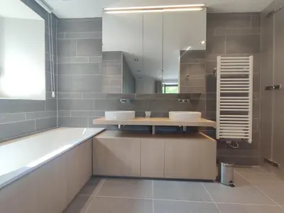 a bathroom with two sinks and a tub and a mirror at Séjour d'exception au Moulin de la Vernède avec piscine, ruisseau, climatisation et parking in Conques-sur-Orbiel