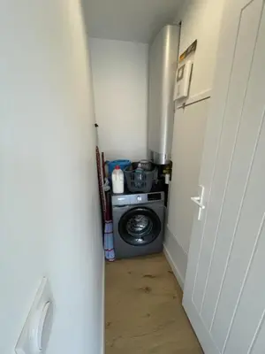 a small hallway with a washing machine in a room at Le Gite Hector in Carcassonne