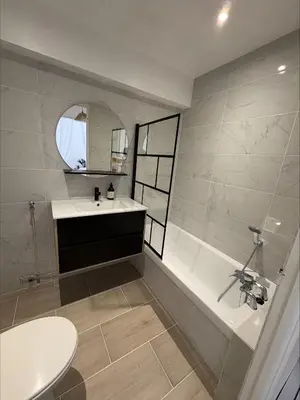 a bathroom with a sink and a tub and a mirror at Loni in Carcassonne