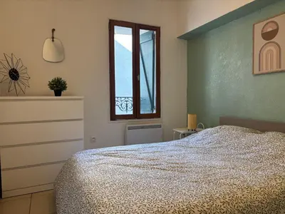 a bedroom with a bed and a window at T2 contemporain centre ville in Narbonne
