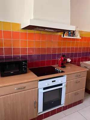 a kitchen with a stove and a microwave at Casa Colori - Charmant T2 in Carcassonne