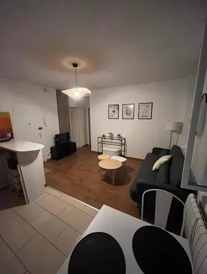 a living room with a couch and a table at Casa Colori - Charmant T2 in Carcassonne