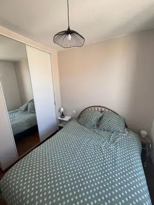 a bedroom with a bed and a mirror at Casa Colori - Charmant T2 in Carcassonne