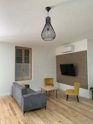a living room with a couch and a tv at Maison de ville centre de Narbonne Amardeil in Narbonne
