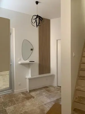 a room with a mirror on the wall and a staircase at Maison de ville centre de Narbonne Amardeil in Narbonne
