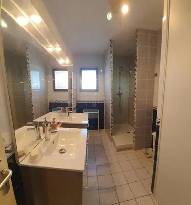 a bathroom with three sinks and a shower at Gîte 8 Personnes Piscine Privée Aude Occitanie Sud Corbières in Fabrezan