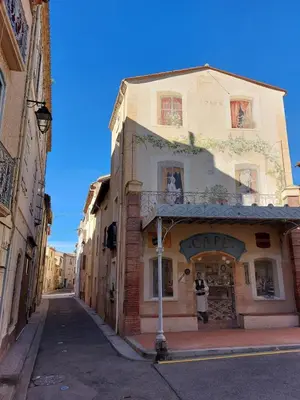 a building on the side of a street at Jolie maison de village avec vue in Maury