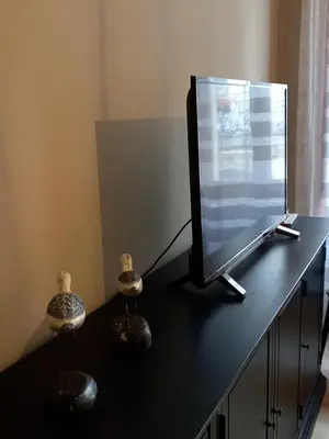 a television sitting on top of a black desk at Maison du coutelier in Carcassonne