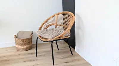 a wicker chair sitting next to a basket at 151 - Terrasse & Jacuzzi, Rue Trivalle, Pied de la cité de Carcassonne - Climatisation, Netflix, Fibre in Carcassonne