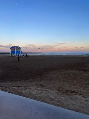 a blue lifeguard station on the beach at sunset at Appartement dans le village à port la nouvelle in Port-la-Nouvelle