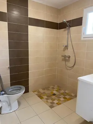 a bathroom with a shower and a toilet at Dépendance paisible in Ventenac-Cabardès