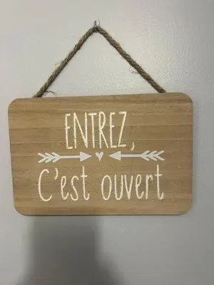 a sign that says internet cctv output at Chambre Studio B&B in Mazamet