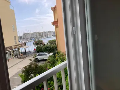 a balcony with a view of a harbor at Grand T2 à Gruissan, calme, vue sur le port in Gruissan