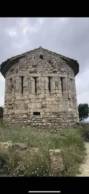 an old stone building with windows on a field at Apparemment Résidence la palmeraie in Lapalme