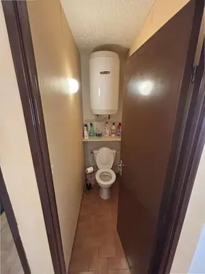 a small bathroom with a toilet in a room at Appartement 2 pièces - Port la Nouvelle PN010-18 in Port-la-Nouvelle