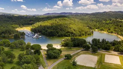 an aerial view of a lake with a boat in it at Appartement style chalet proche Cité Carcassonne & lac de la Cavayère in Trèbes