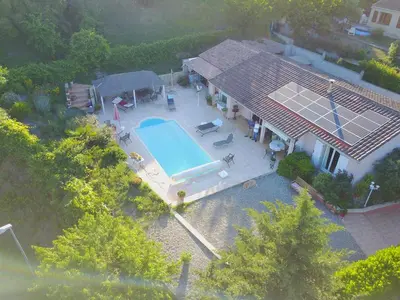 an overhead view of a house with a swimming pool at Villa privée Un vrai havre de paix in Limoux