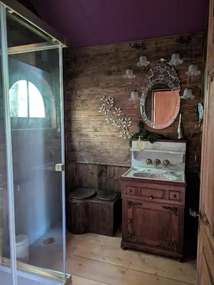a bathroom with a shower and a sink and a mirror at Cabane d'Oniria in Palaja