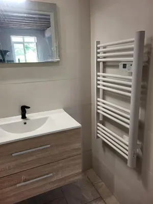 a bathroom with a sink and a glass shower at Gîte Coté Village - le cœur du village avec piscine in Salles-d'Aude
