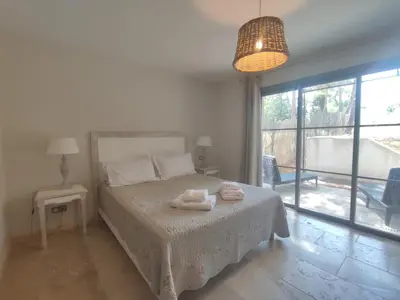 a bedroom with a bed with two towels on it at Villa Élegancia - Piscine privé - Wifi - 18 in La Redorte
