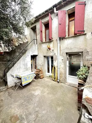 a house with a table in front of it at Maison de village pleine de charme, 7 couchages in Vingrau