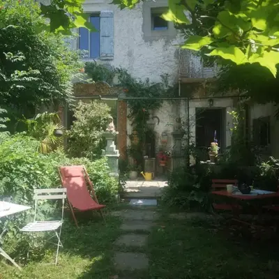 Une chambre au jardin