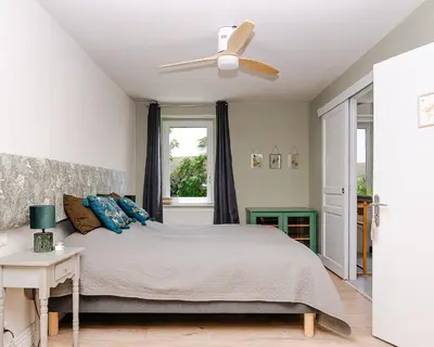 a bedroom with a bed and a ceiling fan at Chambre d'Hôtes - B&B La Moneze Basse in Limoux
