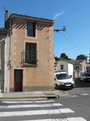 a building with a car parked in a parking lot at Chez Jérôme, au pied de la cité médiévale in Carcassonne