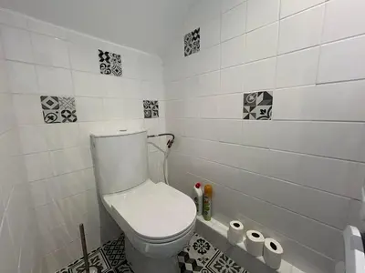 a bathroom with a white toilet in a room at Le Montille - Appartement face au Port - Climatisation et Wifi in Port-la-Nouvelle