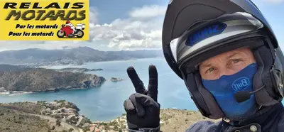 a man in a motorcycle helmet giving the peace sign at Relais Motards de Portel in Portel-des-Corbières
