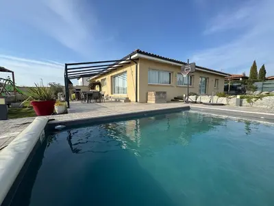a large swimming pool in front of a house at Maison piscine vue Cité Carcassonne in Carcassonne