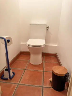a toilet in a bathroom with a tiled floor at Evasion Vintage à Estagel - 4 pers - Terrasse in Estagel