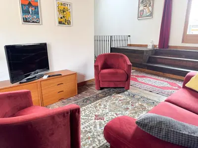 a living room with two chairs and a television at Evasion Vintage à Estagel - 4 pers - Terrasse in Estagel
