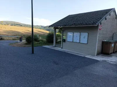 a small building with a pole in front of it at Gîte mas Jourdane en Haut Languedoc in Anglès