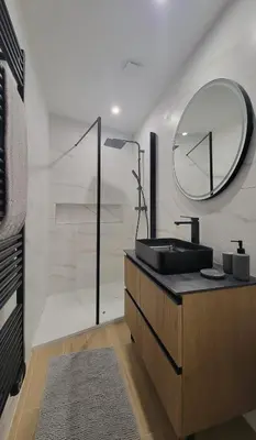 a bathroom with a sink and a mirror at Studio au cœur de Castelnaudary in Castelnaudary