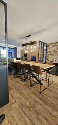 a dining room with a long table and chairs at Charmante maison industriel au coeur du village in Vinassan