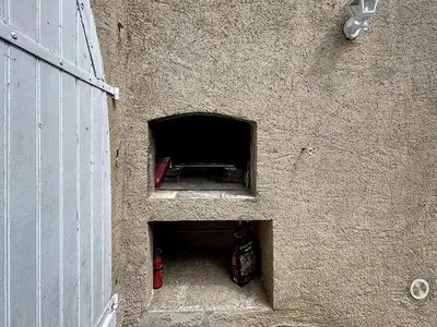 an opening in the side of a building at L'Oustal Maison de caractere avec Wifi et climatisation in Villedaigne