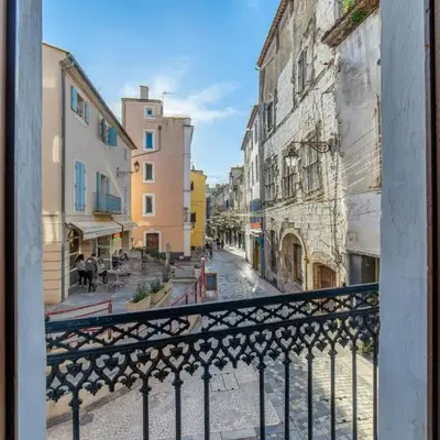 Elegant 2 bedrooms flat - 8mn walk from trainstation