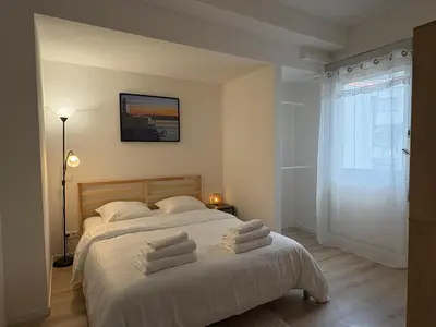 a bedroom with a bed with towels on it at Apartamento carccassone in Carcassonne