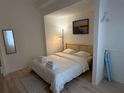 a bedroom with a bed with towels on it at Apartamento carccassone in Carcassonne