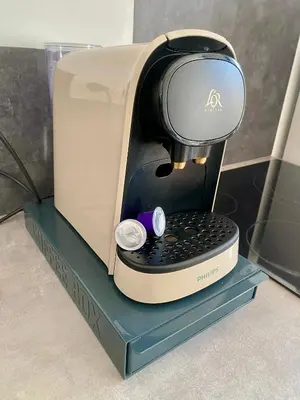 a coffee maker sitting on top of a box at Les Halles d'Isa et Thomas in Narbonne