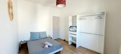 a small bedroom with a bed and a closet at Logement spacieux in Carcassonne