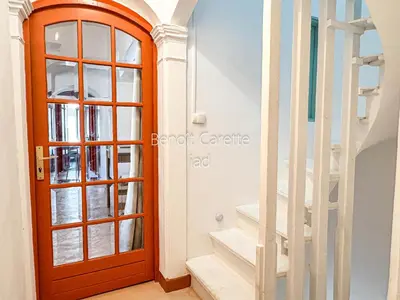 a dressing room with a table and a mirror at La Maison Ocre in Mirepeisset